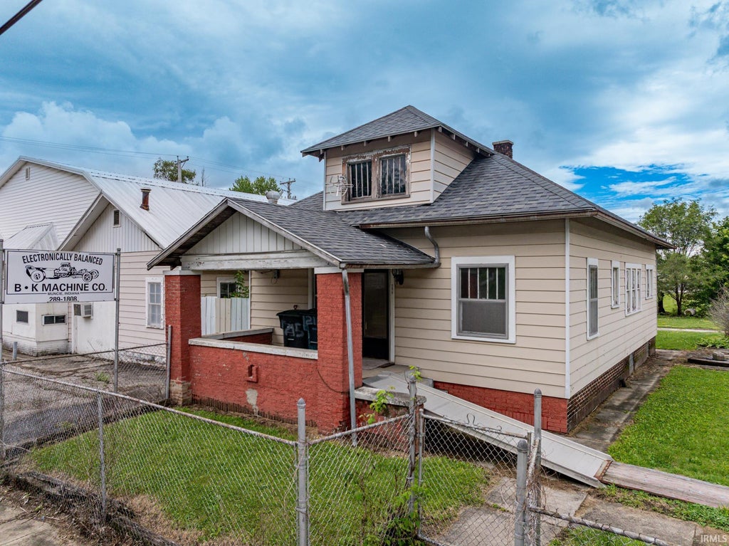 Photo of 313 W 5th Street, Muncie, IN 47302 (MLS # 202623603)