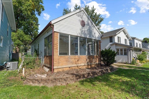 Tiny photo for 413 Tonti Street, South Bend, IN 46617 (MLS # 202641841)