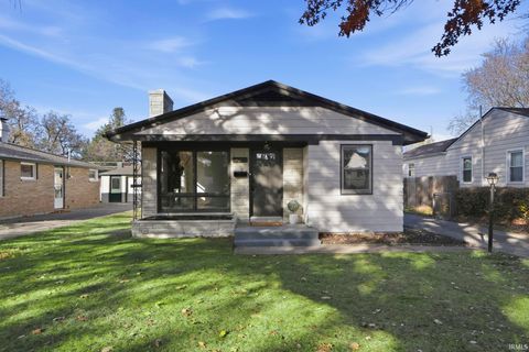 Photo of 1209 Curdes Avenue, Fort Wayne, IN 46805 (MLS # 202546388)