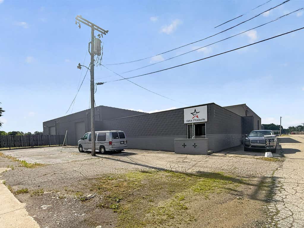 Photo of 818 Hall Drive #B &amp; C, Elkhart, IN 46516 (MLS # 202623883)