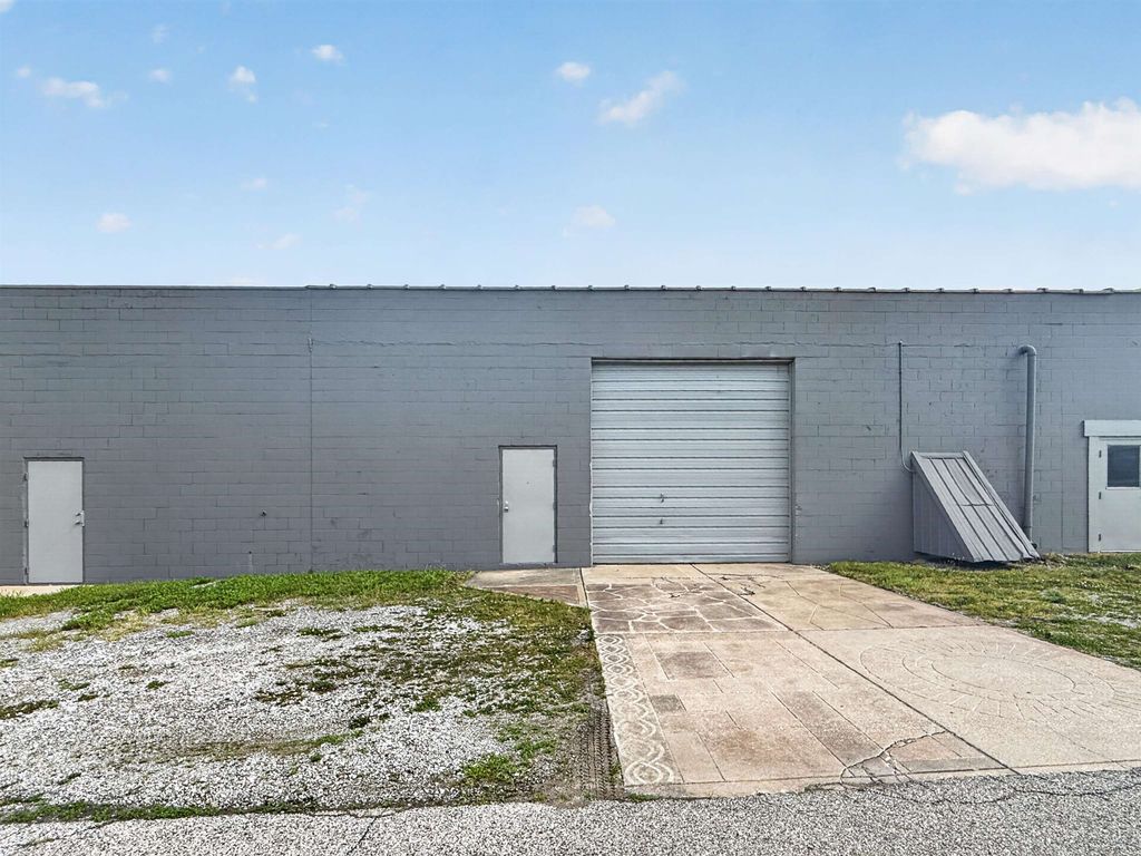 Photo of 818 Hall Drive #B &amp; C, Elkhart, IN 46516 (MLS # 202623883)