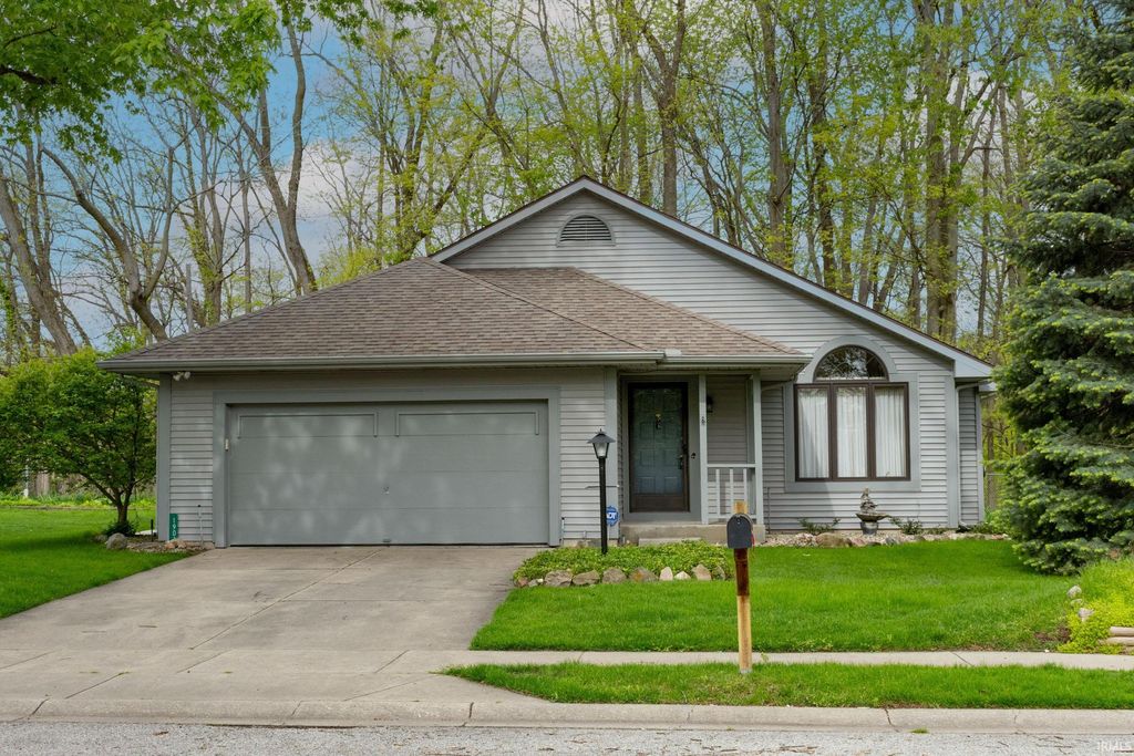 Photo of 1901 Creekwood Drive, South Bend, IN 46635 (MLS # 202616998)