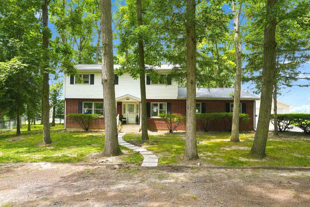 Photo of 1001 Hickory Hills Drive, Angola, IN 46703 (MLS # 202629678)