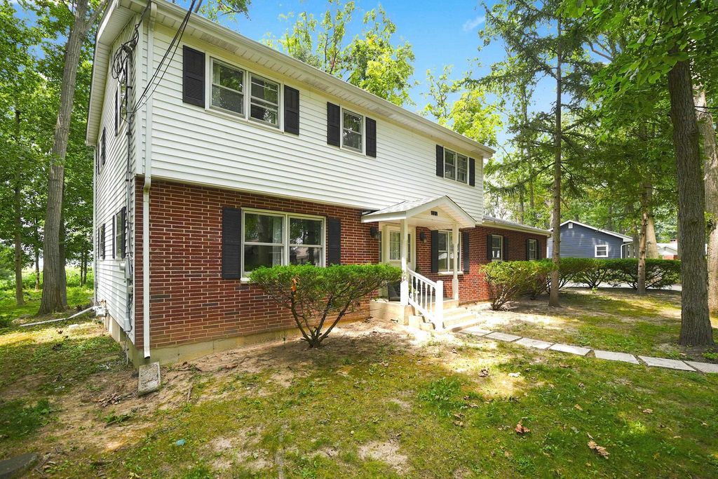 Photo of 1001 Hickory Hills Drive, Angola, IN 46703 (MLS # 202629678)