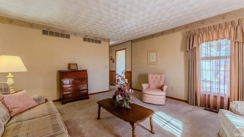 Tiny photo for 8843 E 200 N, Marion, IN 46952 (MLS # 202644935)
