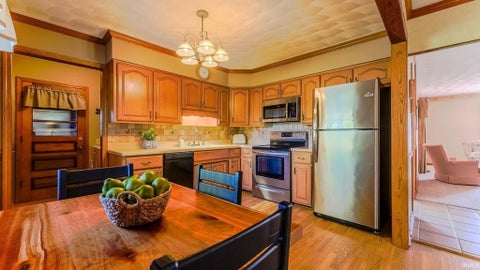 Tiny photo for 8843 E 200 N, Marion, IN 46952 (MLS # 202644935)