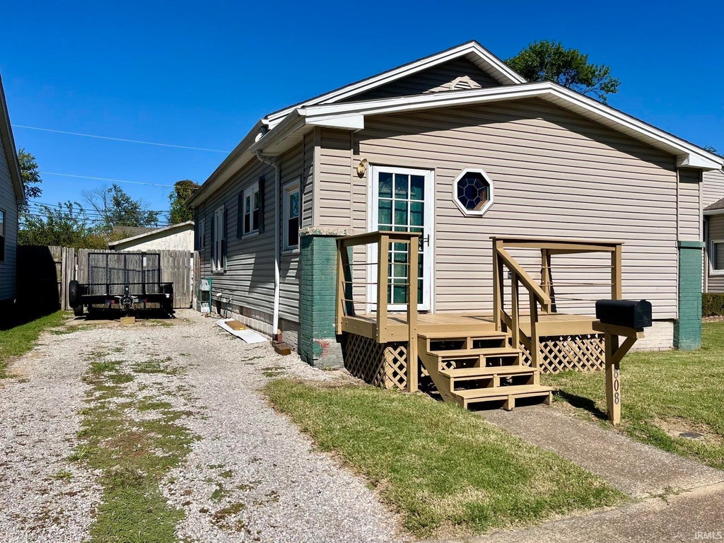 Photo of 808 E Parkland Avenue, Evansville, IN 47711 (MLS # 202641470)