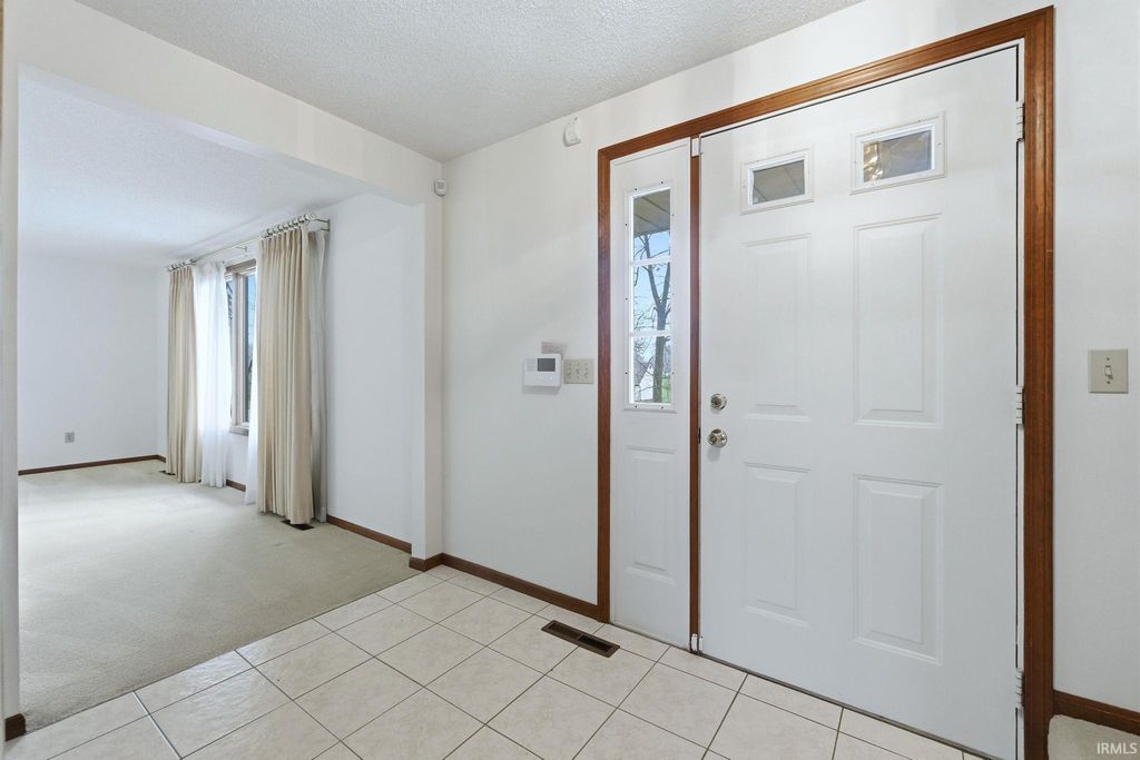 Photo of 8231 Sakaden Parkway, Fort Wayne, IN 46825 (MLS # 202608445)