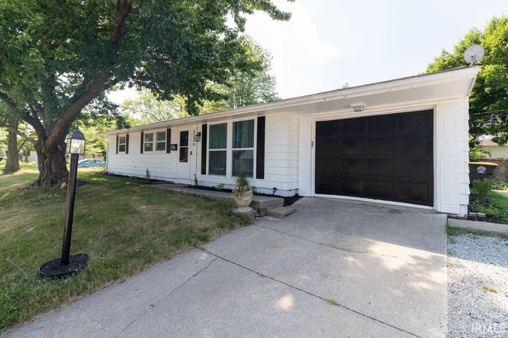 Photo of 3226 Vance Avenue, Fort Wayne, IN 46805 (MLS # 202549697)