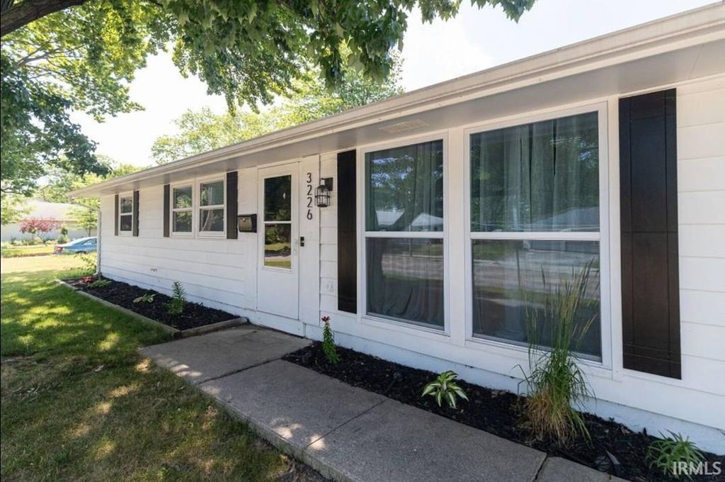 Photo of 3226 Vance Avenue, Fort Wayne, IN 46805 (MLS # 202549697)