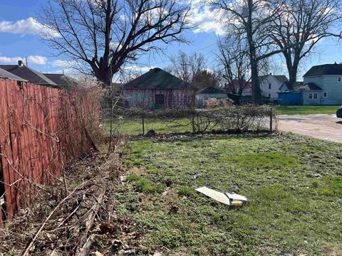 Tiny photo for 817 N Mulberry Street, Muncie, IN 47305 (MLS # 202608505)