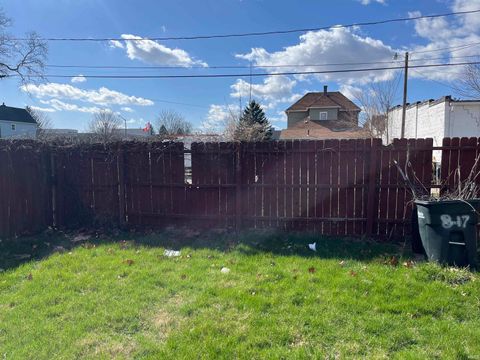 Tiny photo for 817 N Mulberry Street, Muncie, IN 47305 (MLS # 202608505)