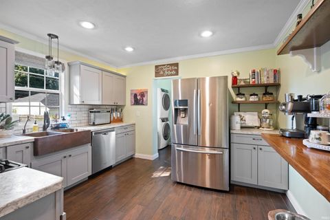 Tiny photo for 1335 S Buckeye Street, Kokomo, IN 46902 (MLS # 202613856)