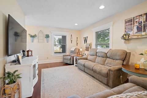 Tiny photo for 1335 S Buckeye Street, Kokomo, IN 46902 (MLS # 202613856)