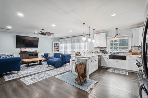 Tiny photo for 1530 W Walnut Street, Kokomo, IN 46901 (MLS # 202619480)