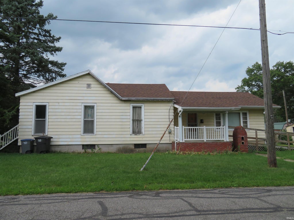 Photo of 1300 Laurel Street, Elkhart, IN 46514 (MLS # 202636505)