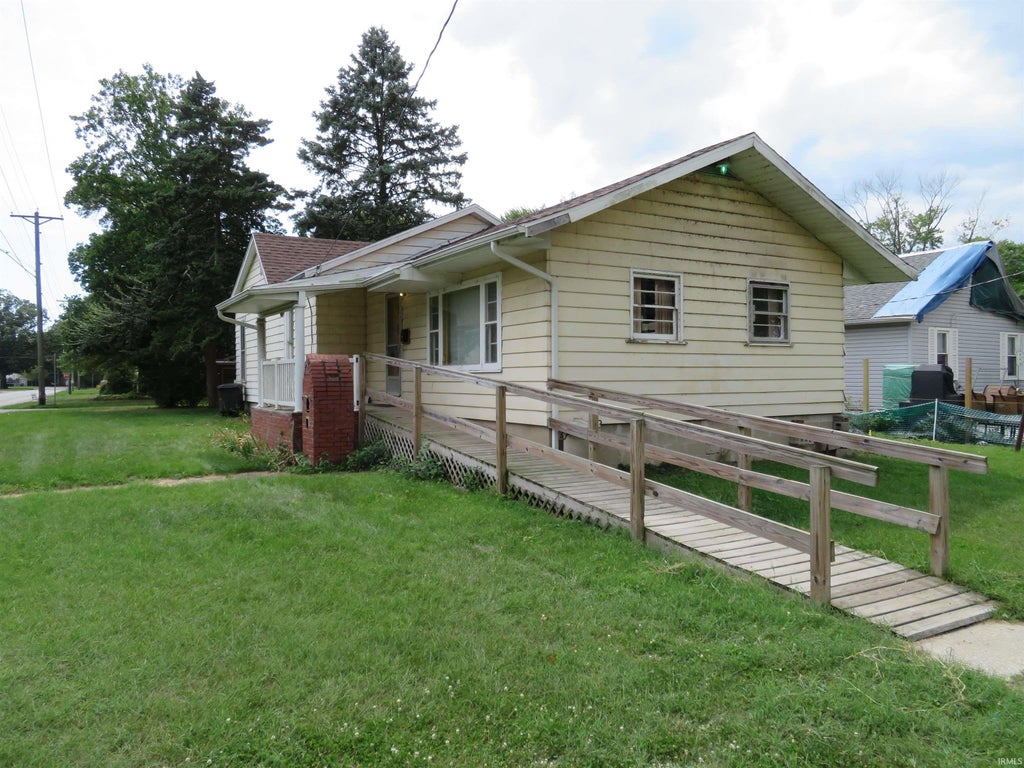 Photo of 1300 Laurel Street, Elkhart, IN 46514 (MLS # 202636505)