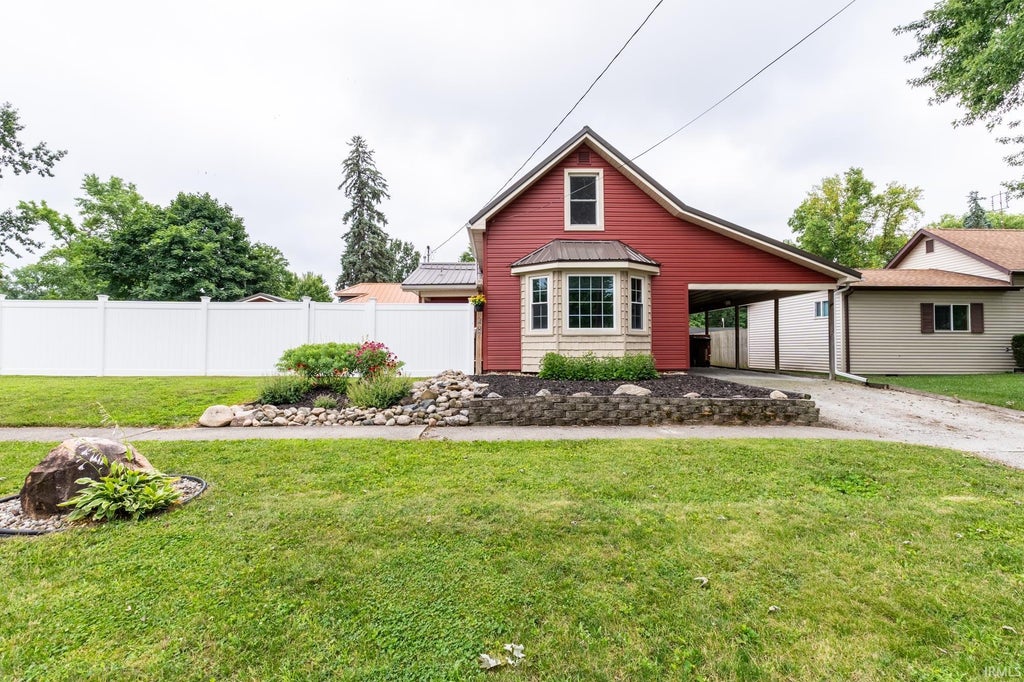 Photo of 407 E 4th Street, North Manchester, IN 46962 (MLS # 202637928)
