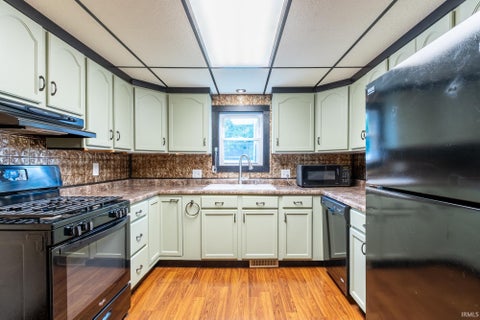 Tiny photo for 407 E 4th Street, North Manchester, IN 46962 (MLS # 202637928)