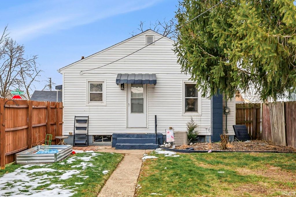 Photo of 102 Helen Avenue, Mishawaka, IN 46544 (MLS # 202549009)