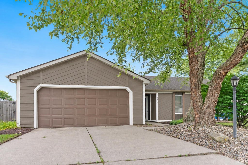 Photo of 7316 Abington Drive, Fort Wayne, IN 46835 (MLS # 202633453)
