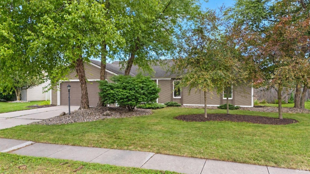 Photo of 7316 Abington Drive, Fort Wayne, IN 46835 (MLS # 202633453)