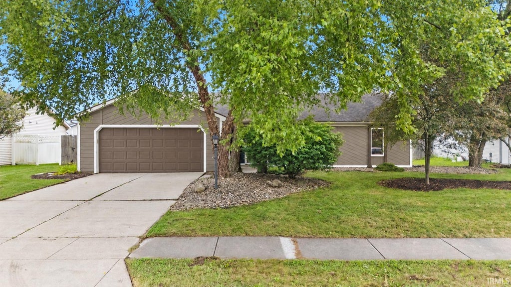 Photo of 7316 Abington Drive, Fort Wayne, IN 46835 (MLS # 202633453)