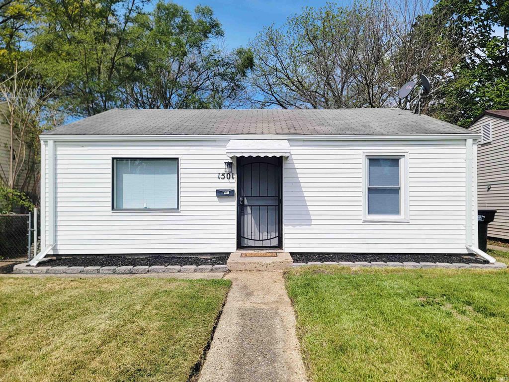 Photo of 1501 N Adams Street, South Bend, IN 46628 (MLS # 202617869)