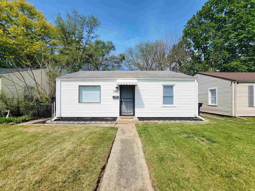 Photo of 1501 N Adams Street, South Bend, IN 46628 (MLS # 202617869)