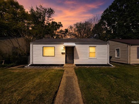Photo of 1501 N Adams Street, South Bend, IN 46628 (MLS # 202617869)
