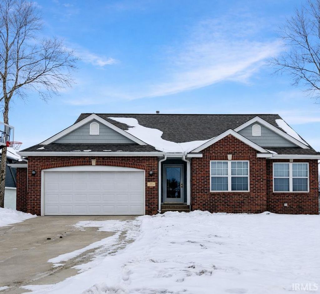 Photo of 1366 W Glenview Court, Columbia City, IN 46725 (MLS # 202604059)