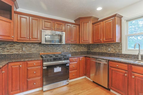 Tiny photo for 53134 old farm Road, Elkhart, IN 46514 (MLS # 202637247)