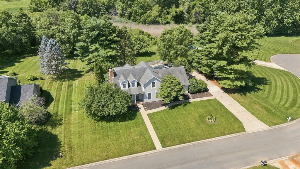 Photo of 1709 S Walnut Drive, Warsaw, IN 46580 (MLS # 202628208)