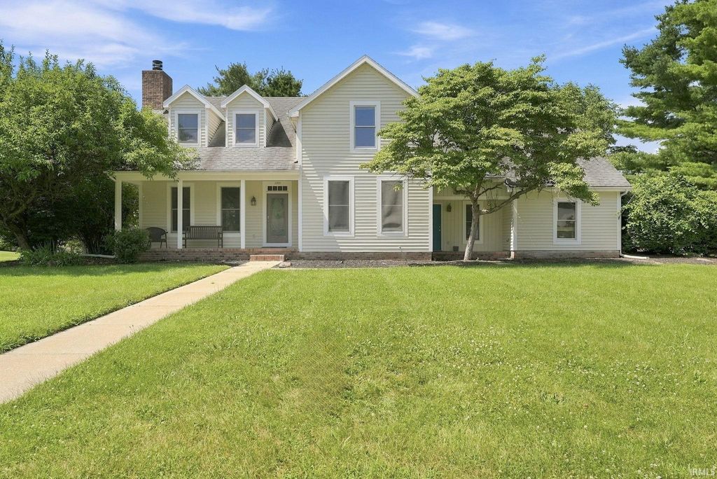 Photo of 1709 S Walnut Drive, Warsaw, IN 46580 (MLS # 202628208)