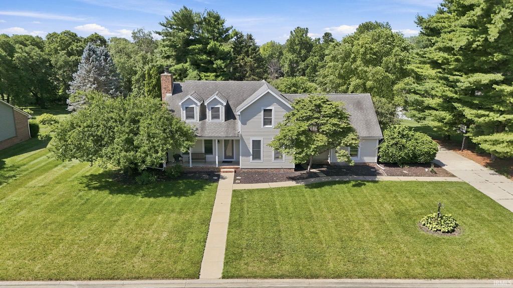 Photo of 1709 S Walnut Drive, Warsaw, IN 46580 (MLS # 202628208)