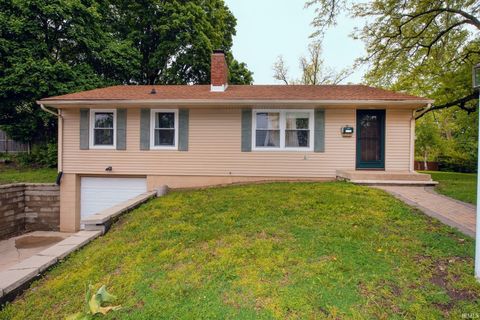Photo of 1108 Hedgewood Drive, Lafayette, IN 47904 (MLS # 202617079)