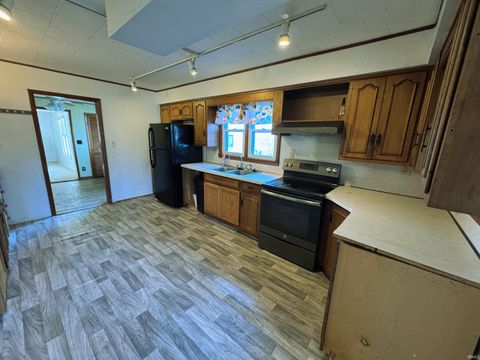 Tiny photo for 206 N Chicago Street, Royal Center, IN 46978 (MLS # 202607571)