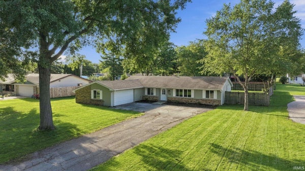 1303 LUDWIG PARK DR, FORT WAYNE, IN 46825 - Image a835ce60f79e294ea928e01221f4e0ec/51687794