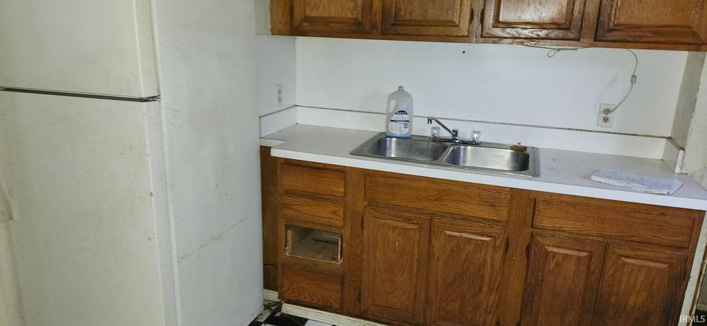 Photo of 814 Cassopolis Street, Elkhart, IN 46514 (MLS # 202609400)