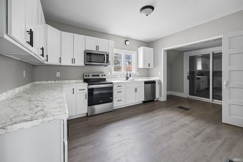 Tiny photo for 904 E Clinton Street, Frankfort, IN 46041 (MLS # 202601770)