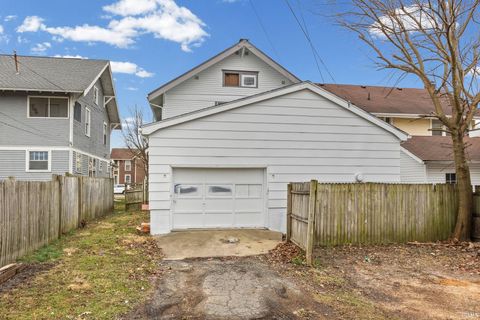 Tiny photo for 904 E Clinton Street, Frankfort, IN 46041 (MLS # 202601770)