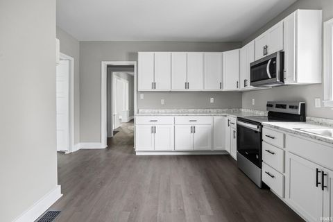 Tiny photo for 904 E Clinton Street, Frankfort, IN 46041 (MLS # 202601770)