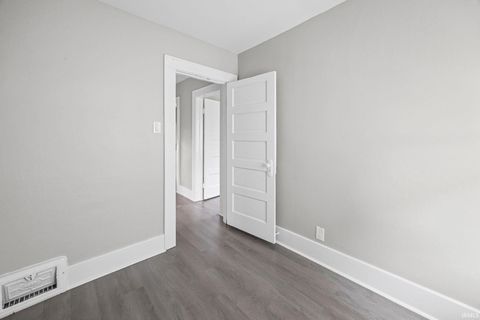 Tiny photo for 904 E Clinton Street, Frankfort, IN 46041 (MLS # 202601770)