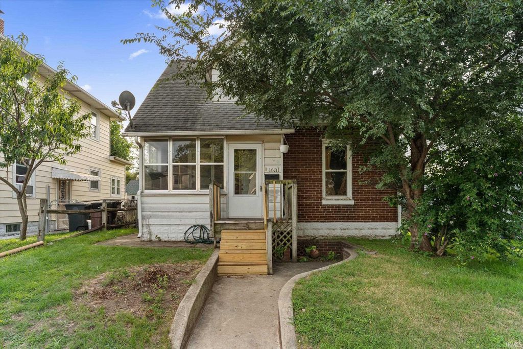 Photo of 1631 S Scott Street, South Bend, IN 46613 (MLS # 202606412)