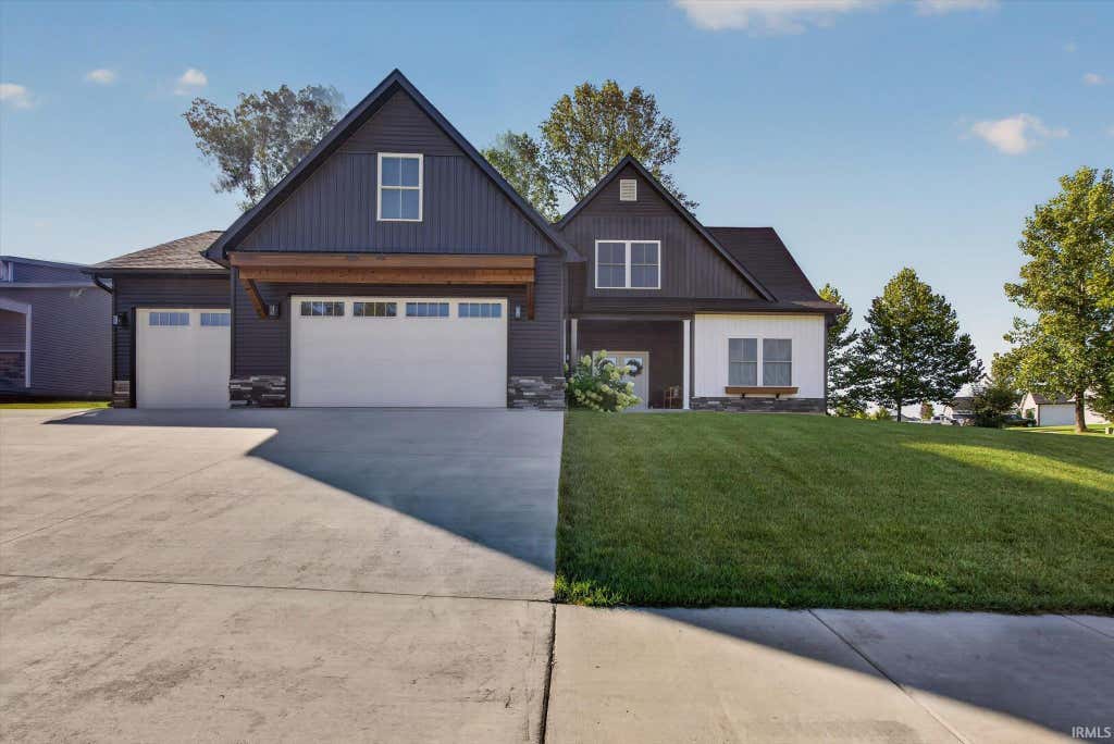 Photo of 602 E Barton Woods Lane, Ellettsville, IN 47429 (MLS # 202635111)