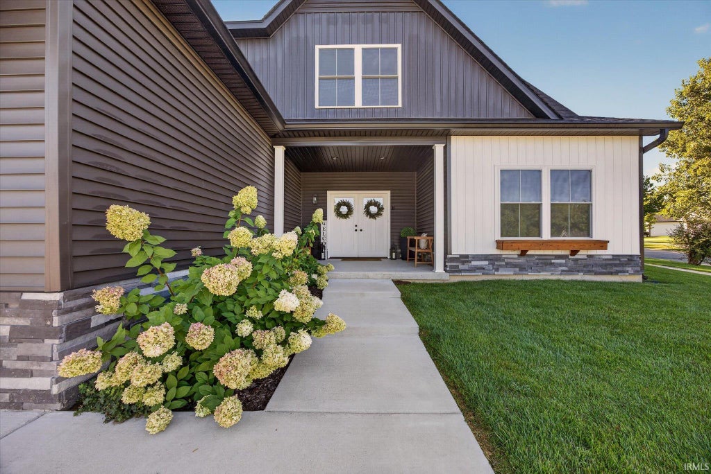 Photo of 602 E Barton Woods Lane, Ellettsville, IN 47429 (MLS # 202635111)