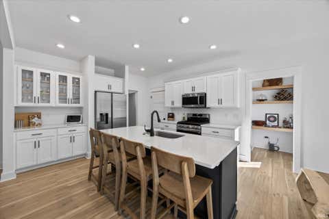 Tiny photo for 602 E Barton Woods Lane, Ellettsville, IN 47429 (MLS # 202635111)
