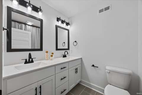 Tiny photo for 602 E Barton Woods Lane, Ellettsville, IN 47429 (MLS # 202635111)