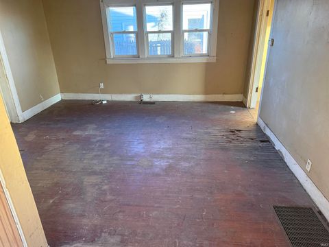 Tiny photo for 1229 N Courtland Avenue, Kokomo, IN 46901 (MLS # 202602422)