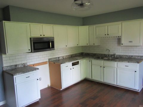 Tiny photo for 128 W HIGH Street, Greentown, IN 46936 (MLS # 202531037)